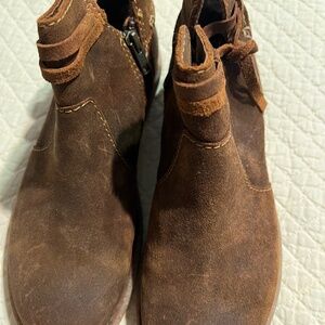 Born Wynter Ankle Boots size 8
